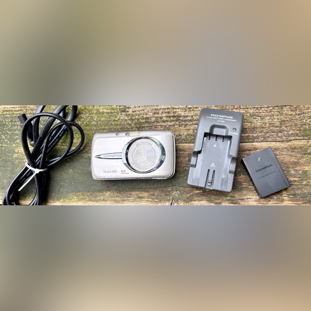 Olympus Stylus 600 Silver Camera - Screen not working